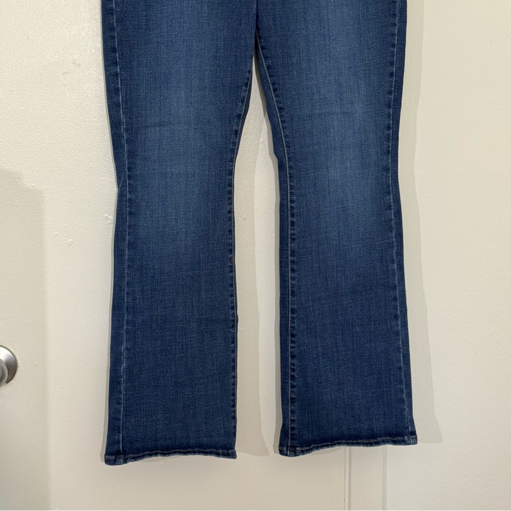 Levi’s Classic Bootcut Denim Jeans Women’s Size 12 Classic Relaxed Fit Western - Picture 4 of 9